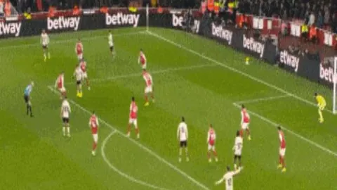 荷甲风云再起：悬念四起，强队对决能否稳操胜券？