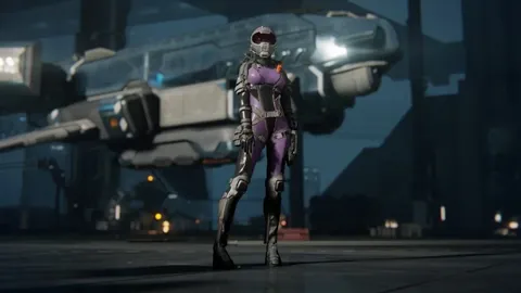 国足教练邵佳年薪曝光：仅李铁八分之一，引发球迷热议真相揭晓！