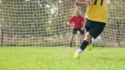 广东队险胜广厦后迎坏消息，胡明轩徐杰队长争议